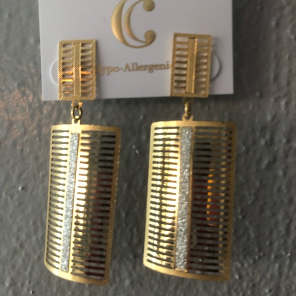 New Fashionable Earrings - Picture 3 of 5